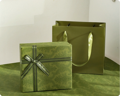 古驰绿生日礼物盒节日毕业季高级口红香水化妆品男女生通用款