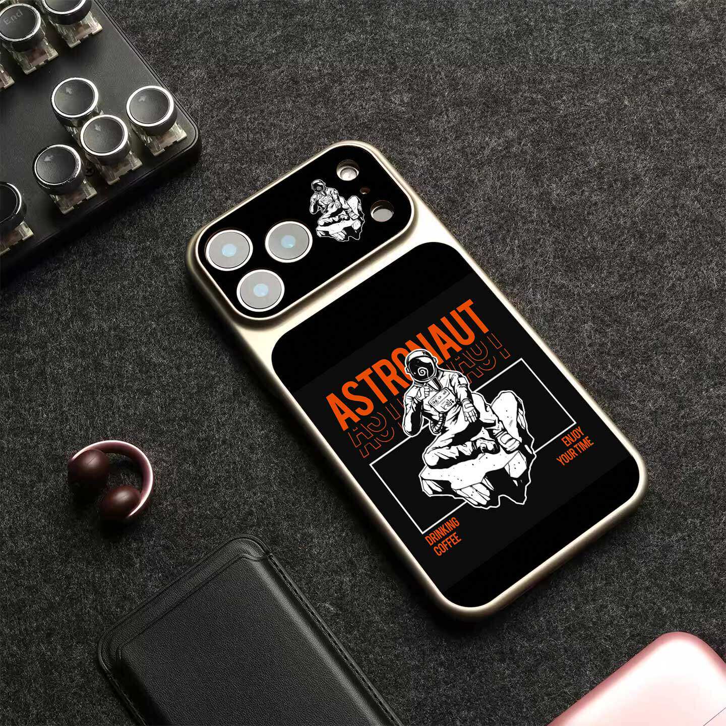 咖啡太空人磁吸适用苹果17手机保护壳秒变17Pro新款iphone17ProMax超好看Air独特16不会撞壳15男潮14Plus保护