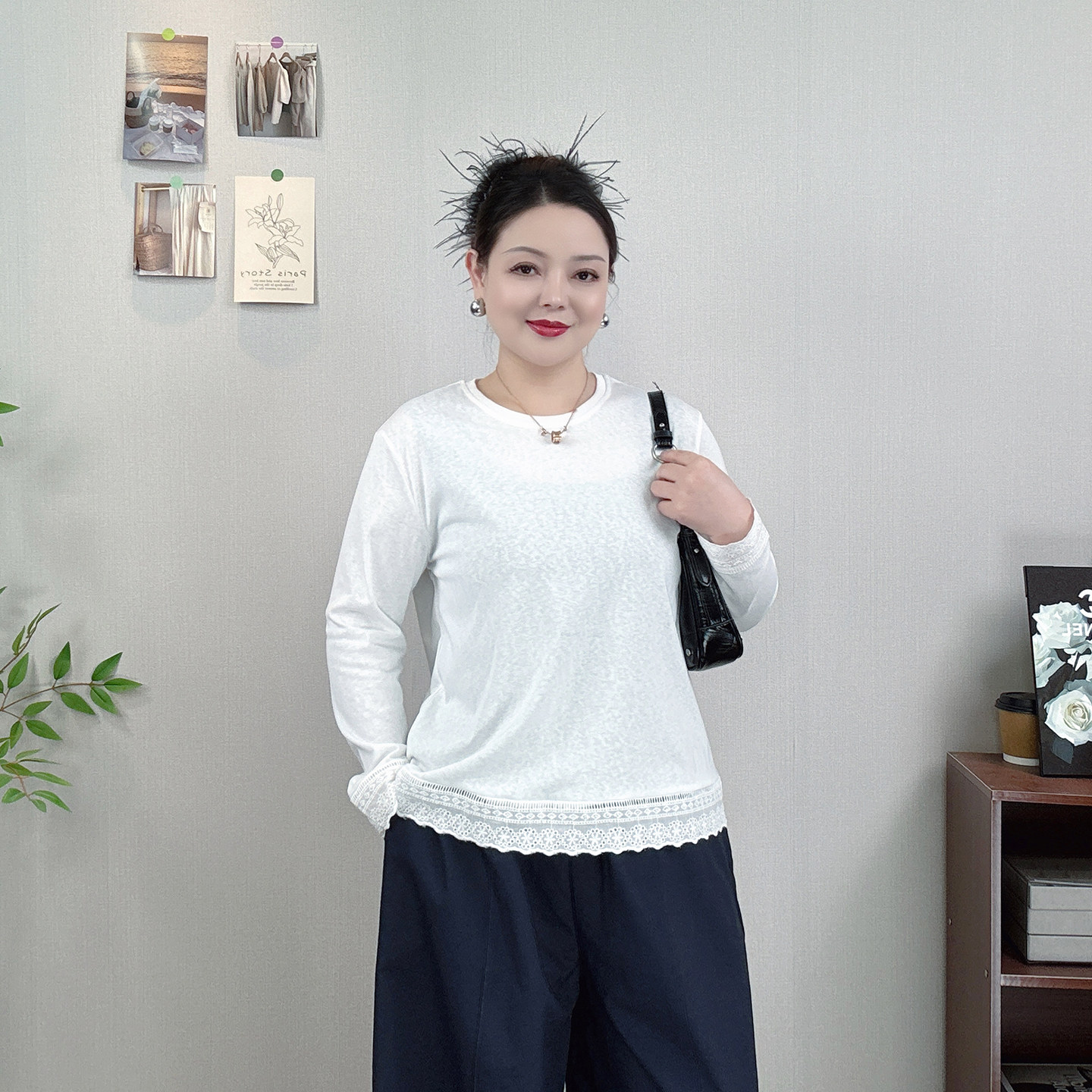 白色蕾丝拼接长袖T恤女春秋大码胖MM宽松显瘦打底衫休闲百搭上衣