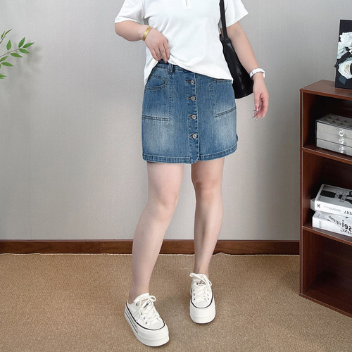 单排扣薄款牛仔短裙女大码半身裙