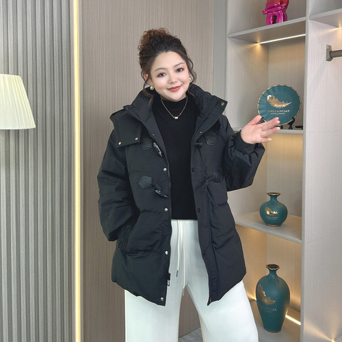 牛角扣白鸭连帽绒羽绒服女冬装大码胖mm260斤中长款气质保暖外套