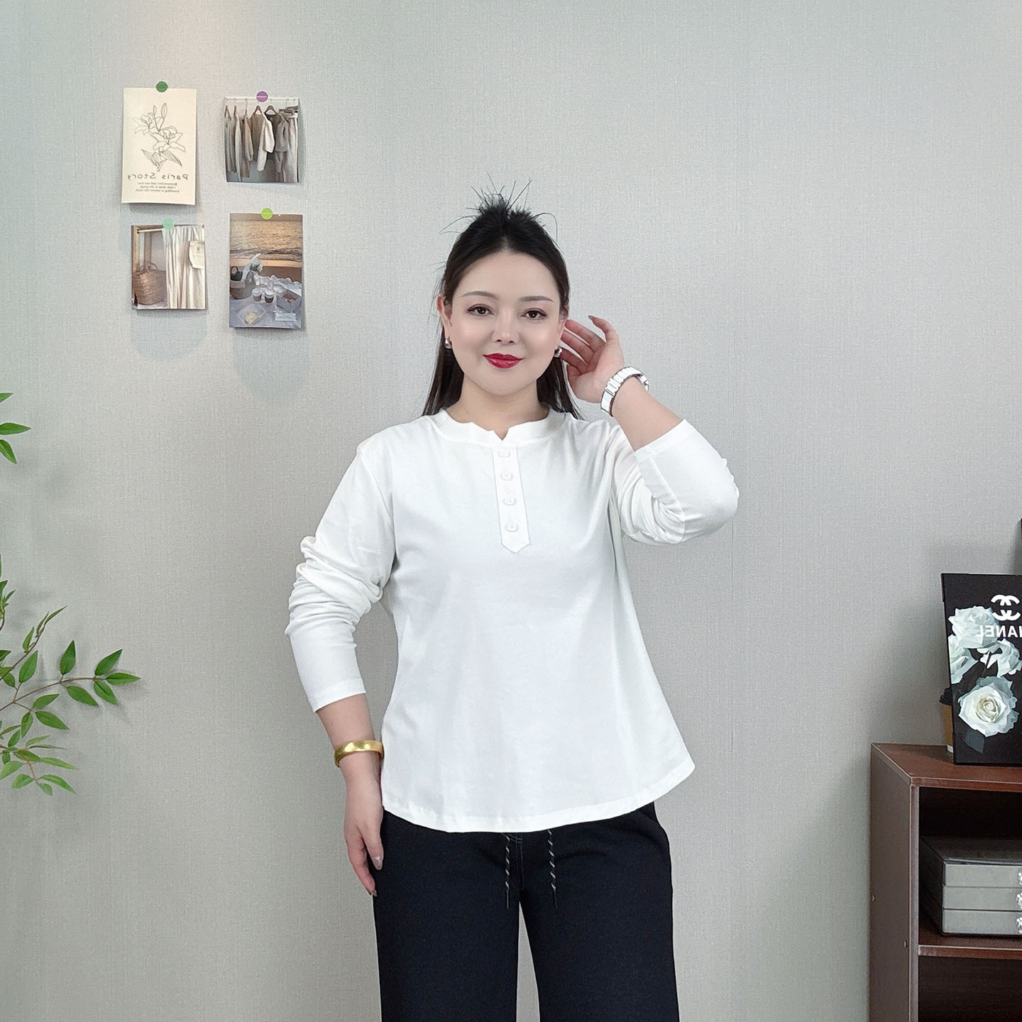 大码女装2026秋季新款小V领纽扣长袖T恤胖MM宽松显瘦纯色打底上衣