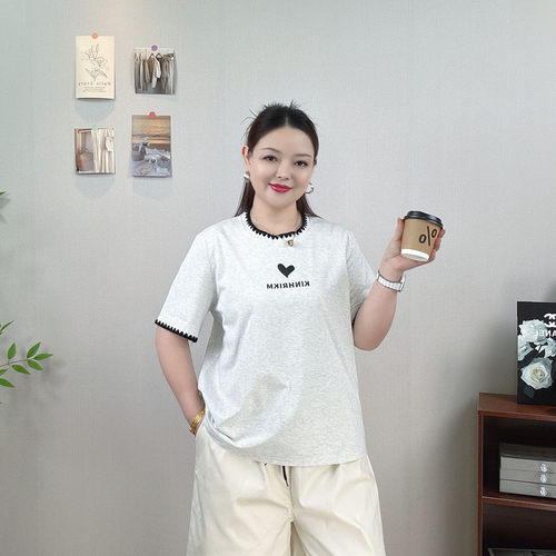 撞色刺绣圆领短袖T恤女大码上衣