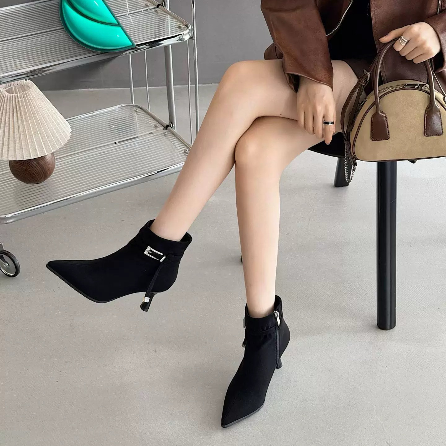 34码法式侧拉链黑色绒面皮带扣女靴细跟尖头气质名媛冬季5D1001