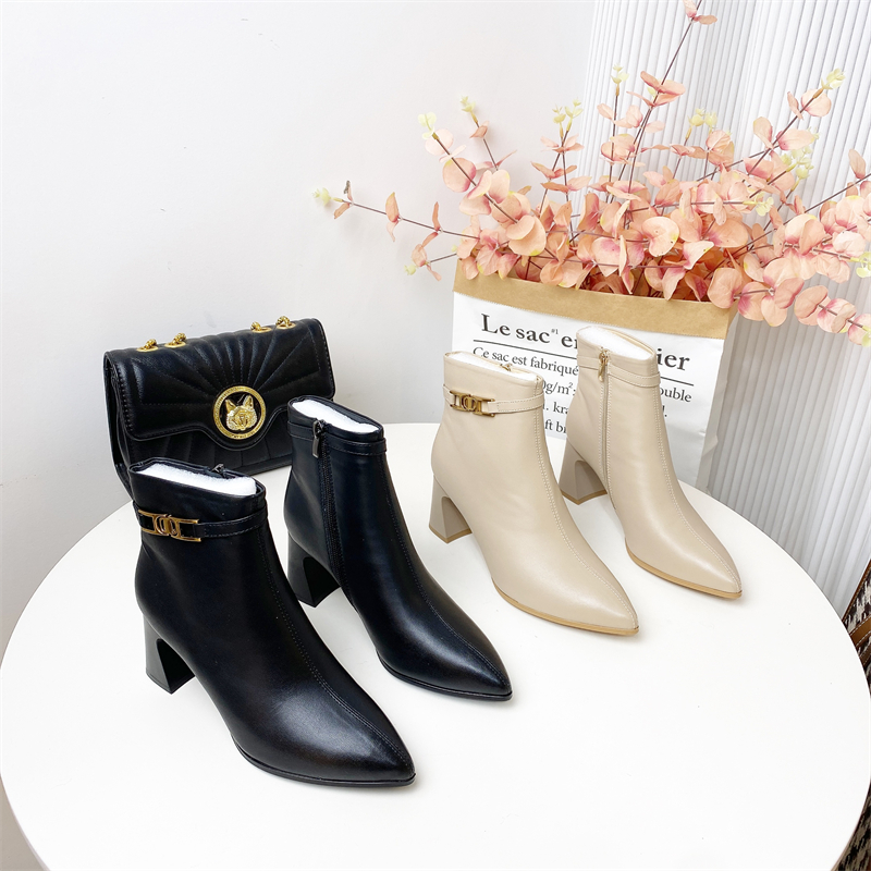 希希家撤柜绒里时尚女靴粗跟尖头气质名媛冬季高跟202323-1B