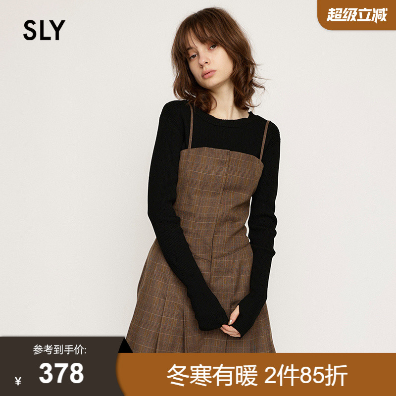 赫本风设计简洁不失细节  百褶增加了层次感