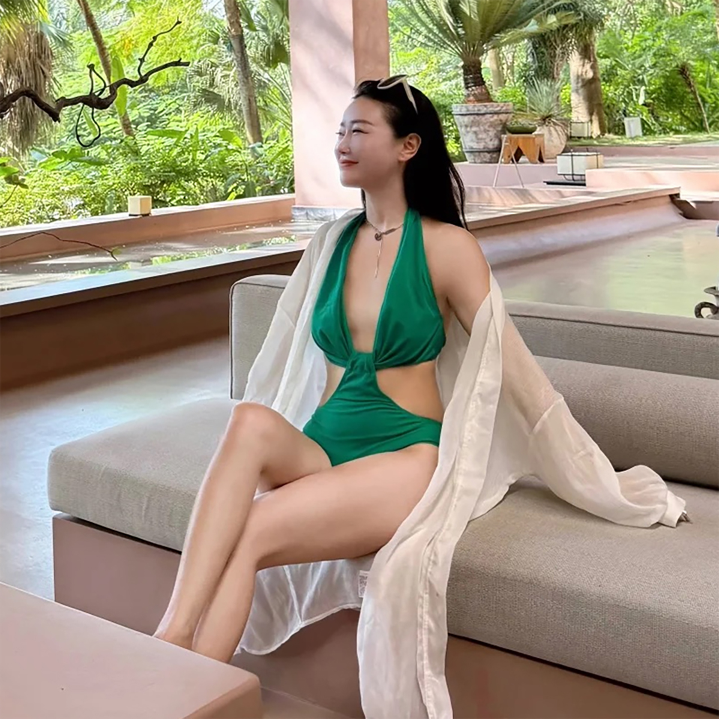 欧美复古辣妹深V三角连体比基尼绿色挂脖绑带性感度假温泉泳衣女