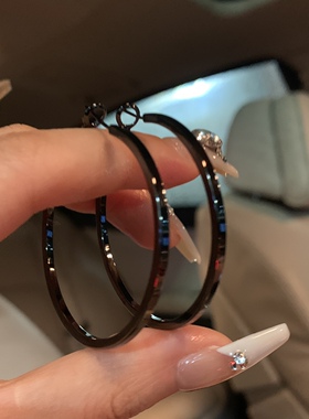 又辣又高级！黑色耳圈酷酷的耳环2024年新款潮小众耳钉爆款耳饰女