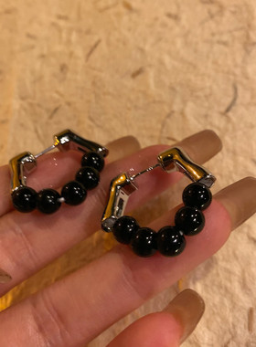 设计感黑色串珠耳扣独特小众耳环2024新款爆款冷淡风方圆脸耳饰女