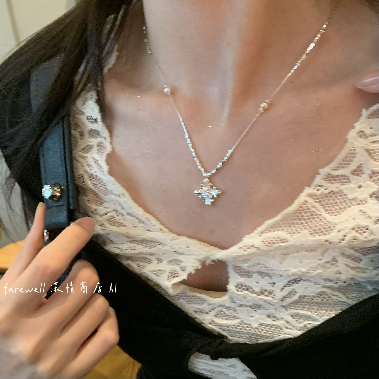 碎银镶钻复古十字花锁骨链女