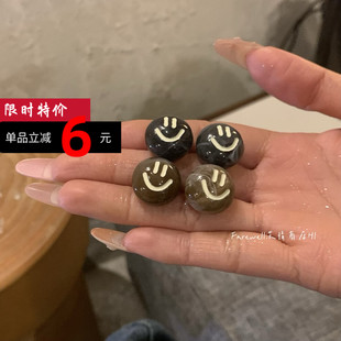 2024新款树脂可爱笑脸咖啡色耳钉稀奇古怪耳环百搭气质高级感耳饰