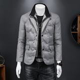 2025男士西装羽绒服90白鸭绒男士外套羽绒服6607/p320主推款,男装羽绒服,钱塘7038(原5007),钱塘大厦 2025男士西装羽绒服90白鸭绒男士外套羽绒服6607/p320主推款,男装羽绒服,钱塘7038(原5007),钱塘大厦