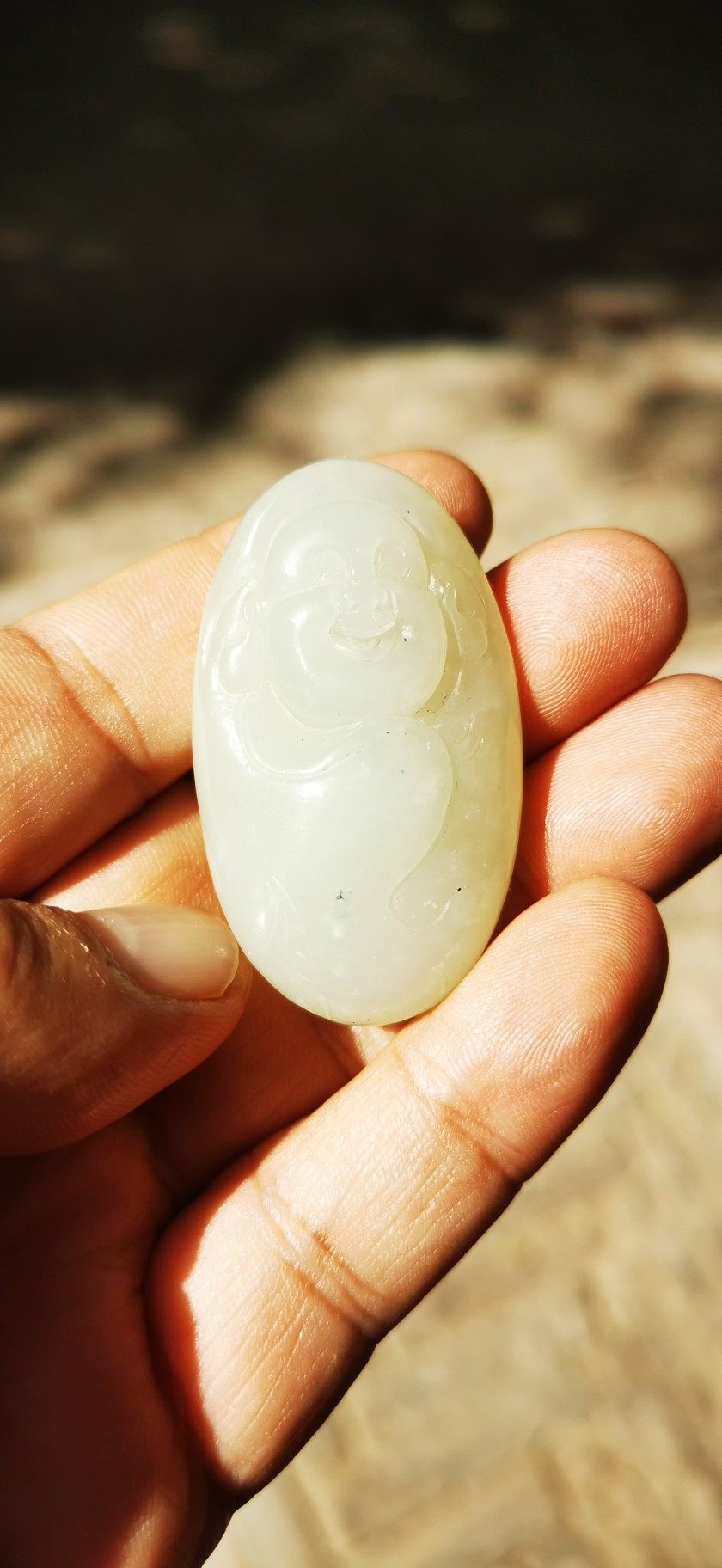 新疆和田玉且末料山料糖青白玉佛32克 上手出油亏本放漏不议价