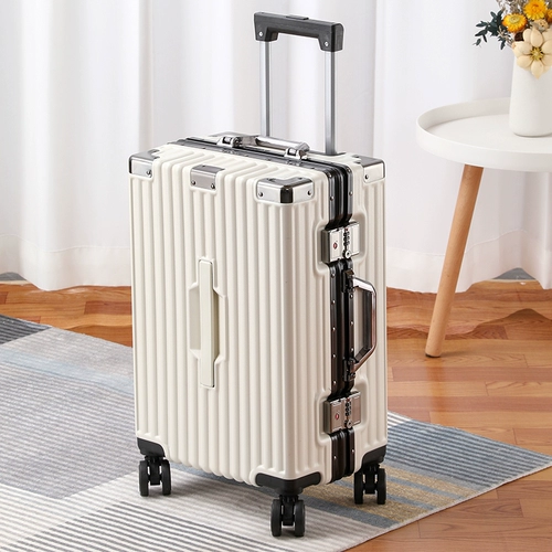 Вместительный и большой универсальный чемодан, популярно в интернете