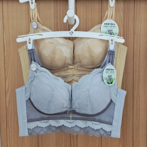 都市丽人内衣上薄下厚聚拢收副乳