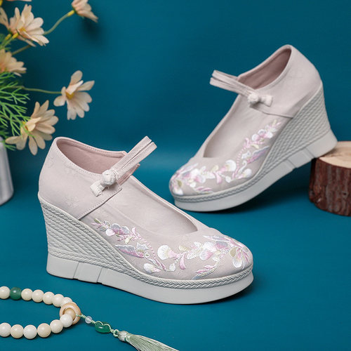 绣花鞋高跟绣花鞋复古配马面裙布