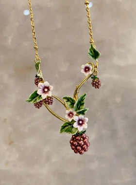 珐琅小花朵树叶黑莓珍珠项链