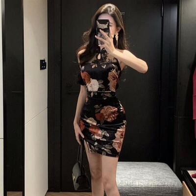 新中式无袖短款改良旗袍夏2025年轻款少女性感修身显瘦丝绒连衣裙