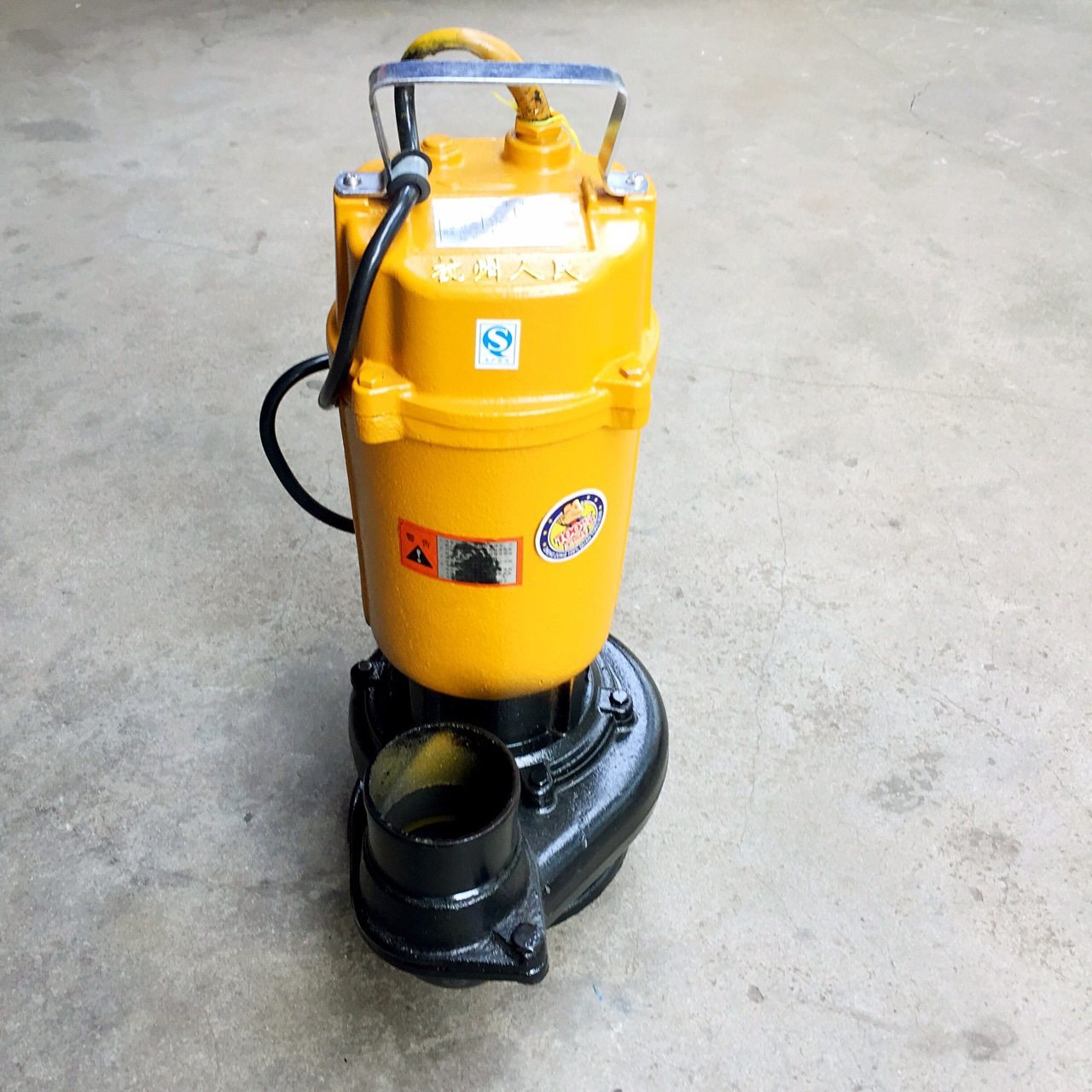 厂家供应  人民水泵  qx40-6-1.1kw单三相潜水电泵  大流量抽水泵