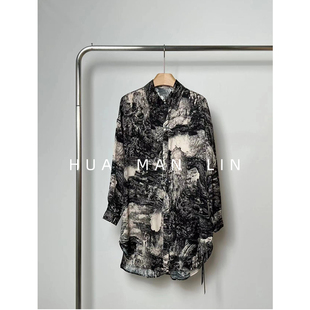 上衣7290 翻领水墨画印花前短后长阔版 花滿林