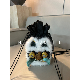 长16cm.高22cm.宽10cm左右 手工虎头桑蚕丝斜跨包3552 花滿林