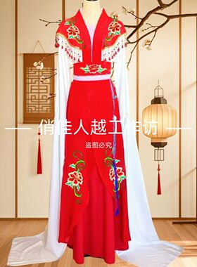 戏曲花旦戏服红色底配白色装饰精美刺绣花纹设计