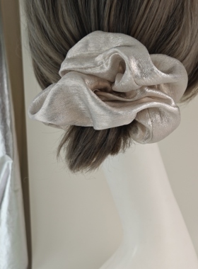 「吾庄」原创设计 氛围感亮闪闪清新银白大肠发圈极简柔软发饰