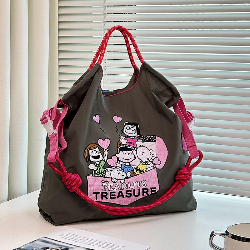 日系ball chain刺绣史努比粉盒子环保袋斜挎帆布包购物袋通勤包女