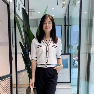 【S系列】专柜女装 23秋款V领提花短袖小香气质款针织衫S23320115