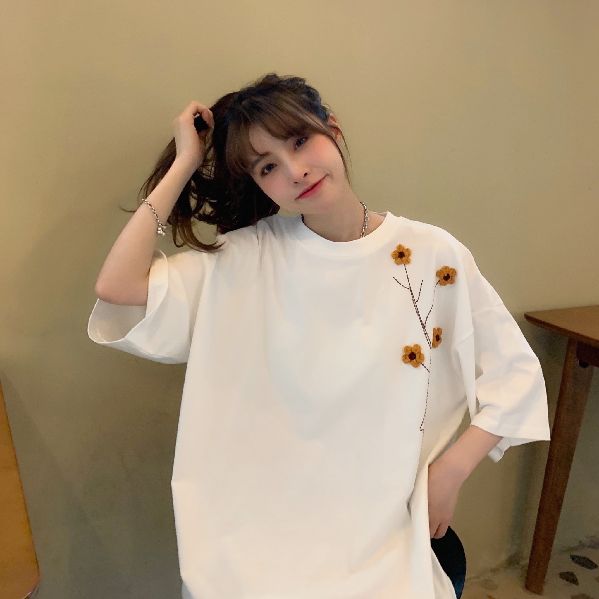 Plum blossom embroidery short sleeve blouse