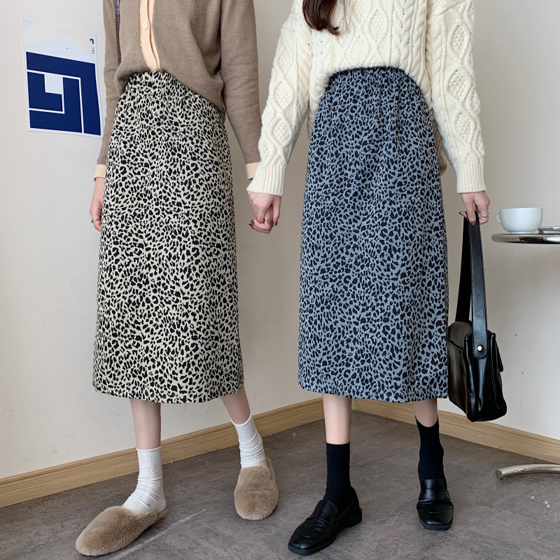 High waist and thin leopard print mid length skirt in spring and summer