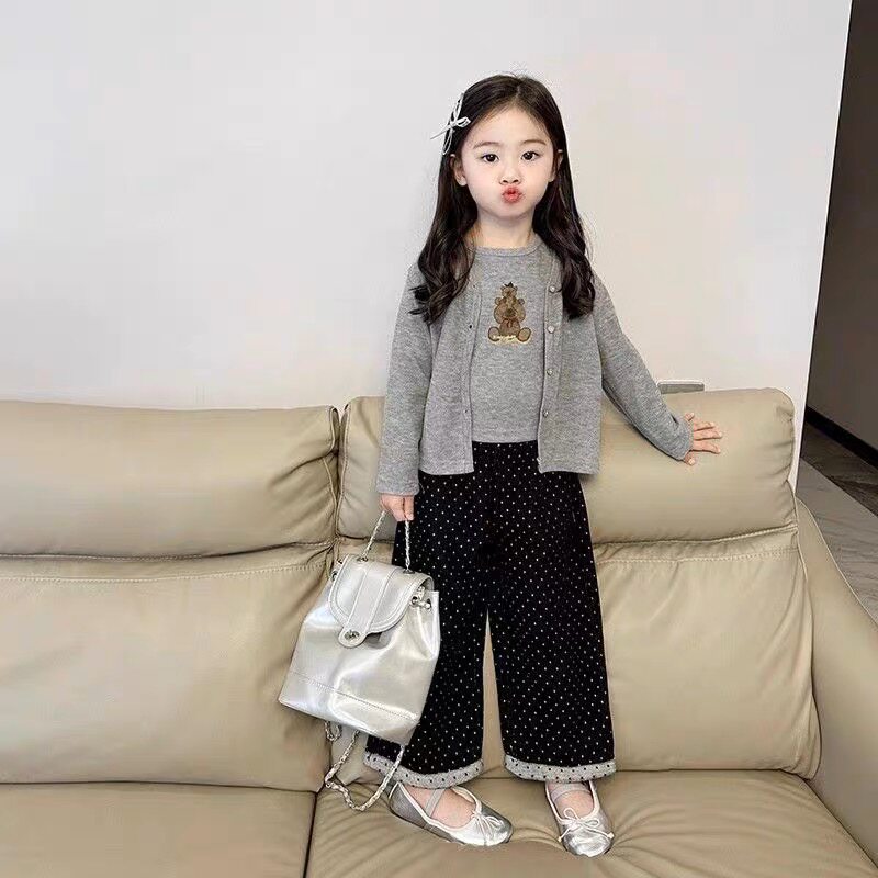 女童套装春秋款2025新款洋气儿童针织开衫卡通背心波点阔脚裤秋装