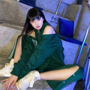 adidas阿迪达斯三叶草IVY GV1582 PARK碧昂丝联名休闲运动套装