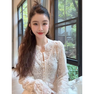 蕾丝上衣轻奢高级感白色v领修身打底衫2025秋季新款早秋开衫女装