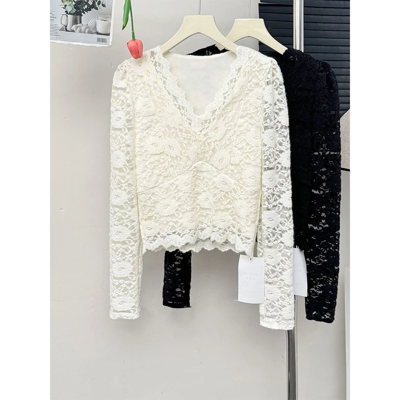 法式V领镂空钩花加绒加厚蕾丝打底衫女秋季内搭修身显瘦套头上衣