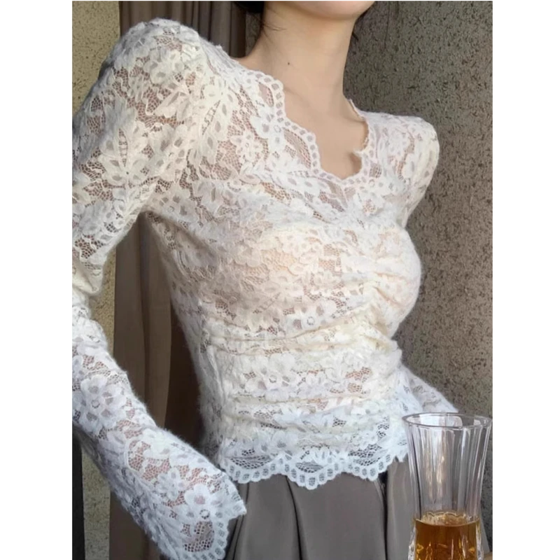 独特漂亮v领蕾丝打底衫女2025秋冬新款洋气内搭修身网纱长袖上衣