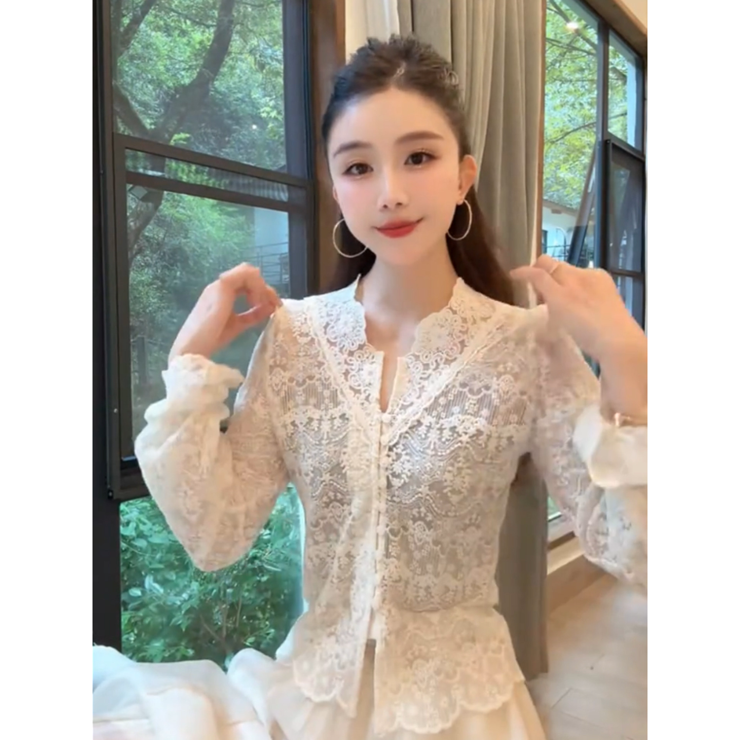 法式温柔钩花V领蕾丝衫女秋冬新款独特别致宽松显瘦外穿打底上衣