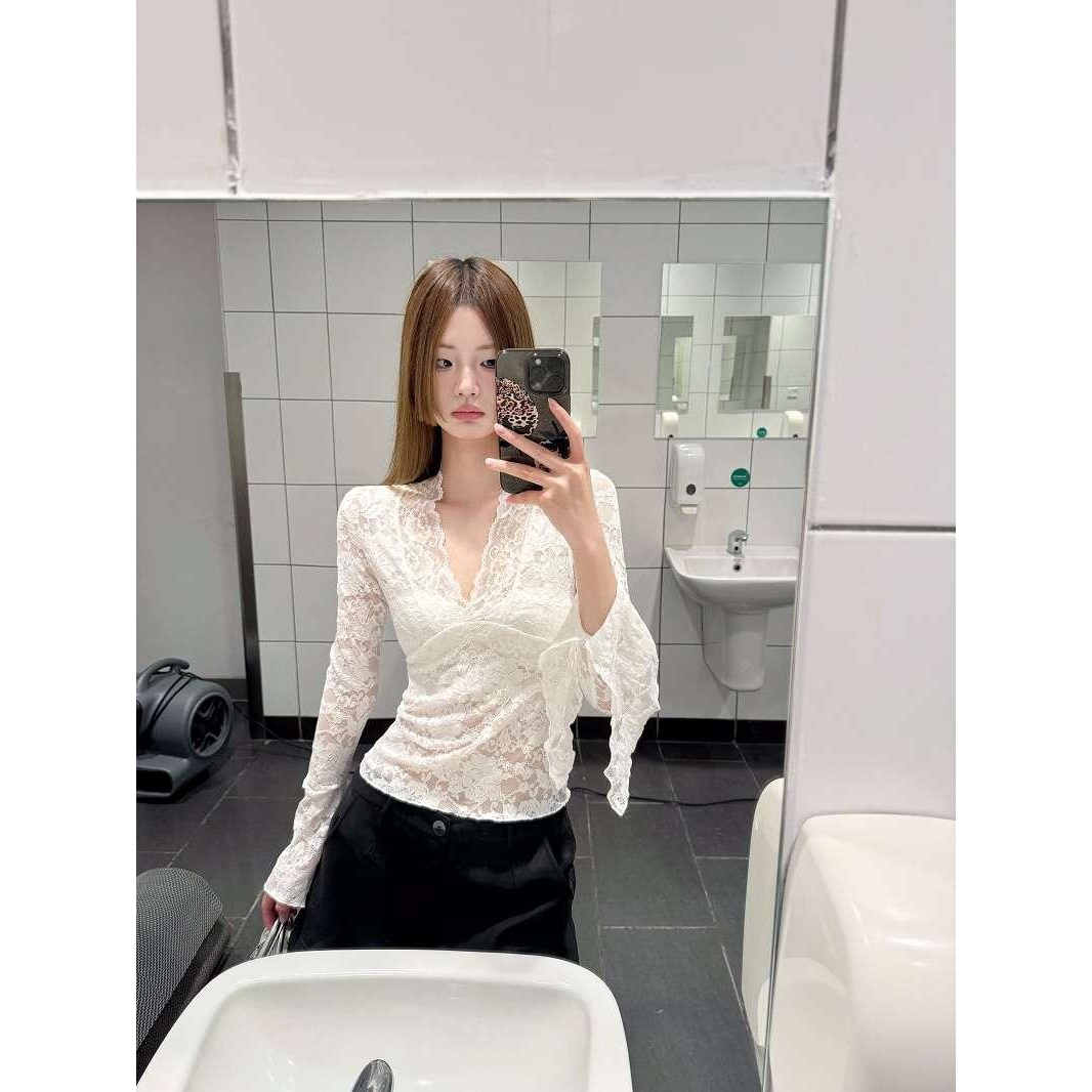 法式名媛性感V领蕾丝衫女白色秋冬季内搭叠穿打底衫显瘦镂空上衣