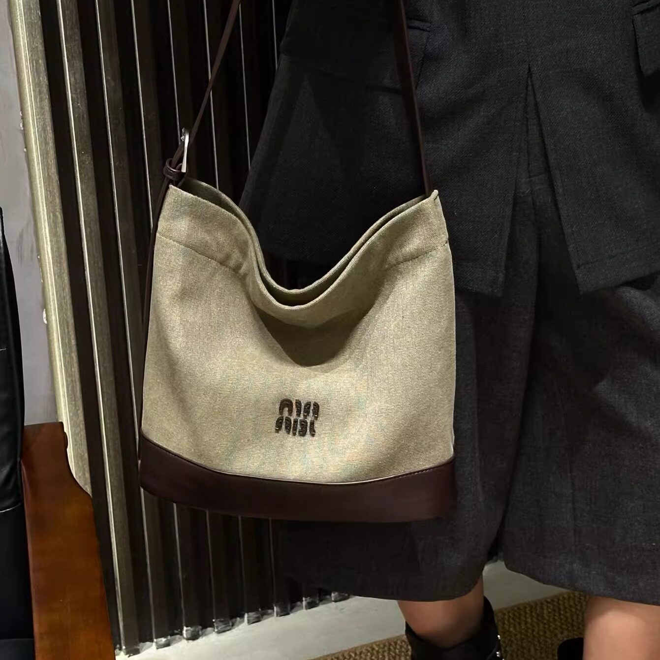 高级感帆布休闲撞色通勤包女2025新款秋冬季简约麻布包单肩斜挎包
