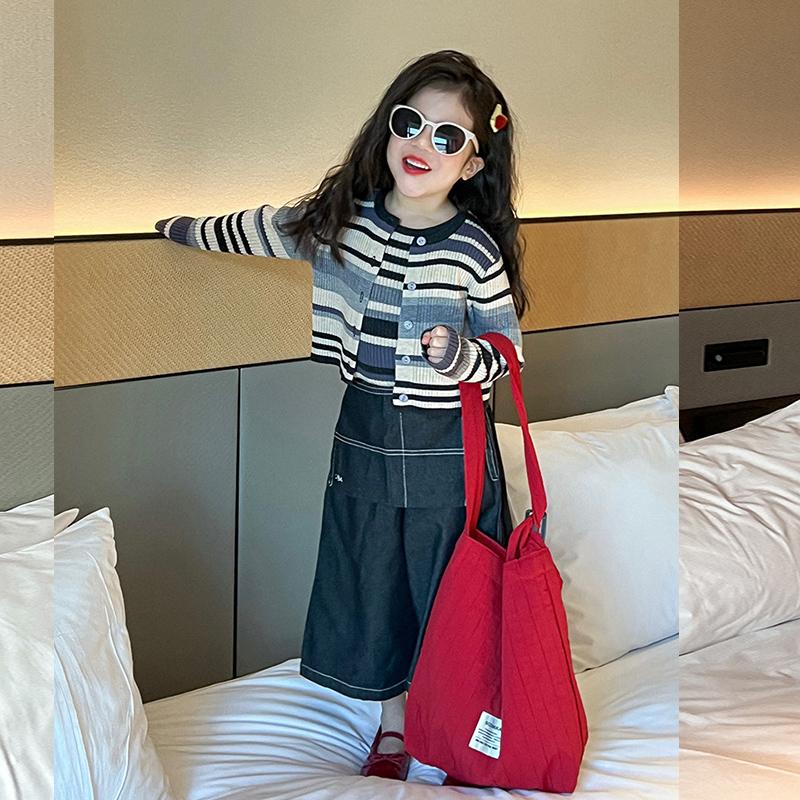 女童休闲套装2025春季韩版条纹针织开衫背心中大童屁帘宽松牛仔裤
