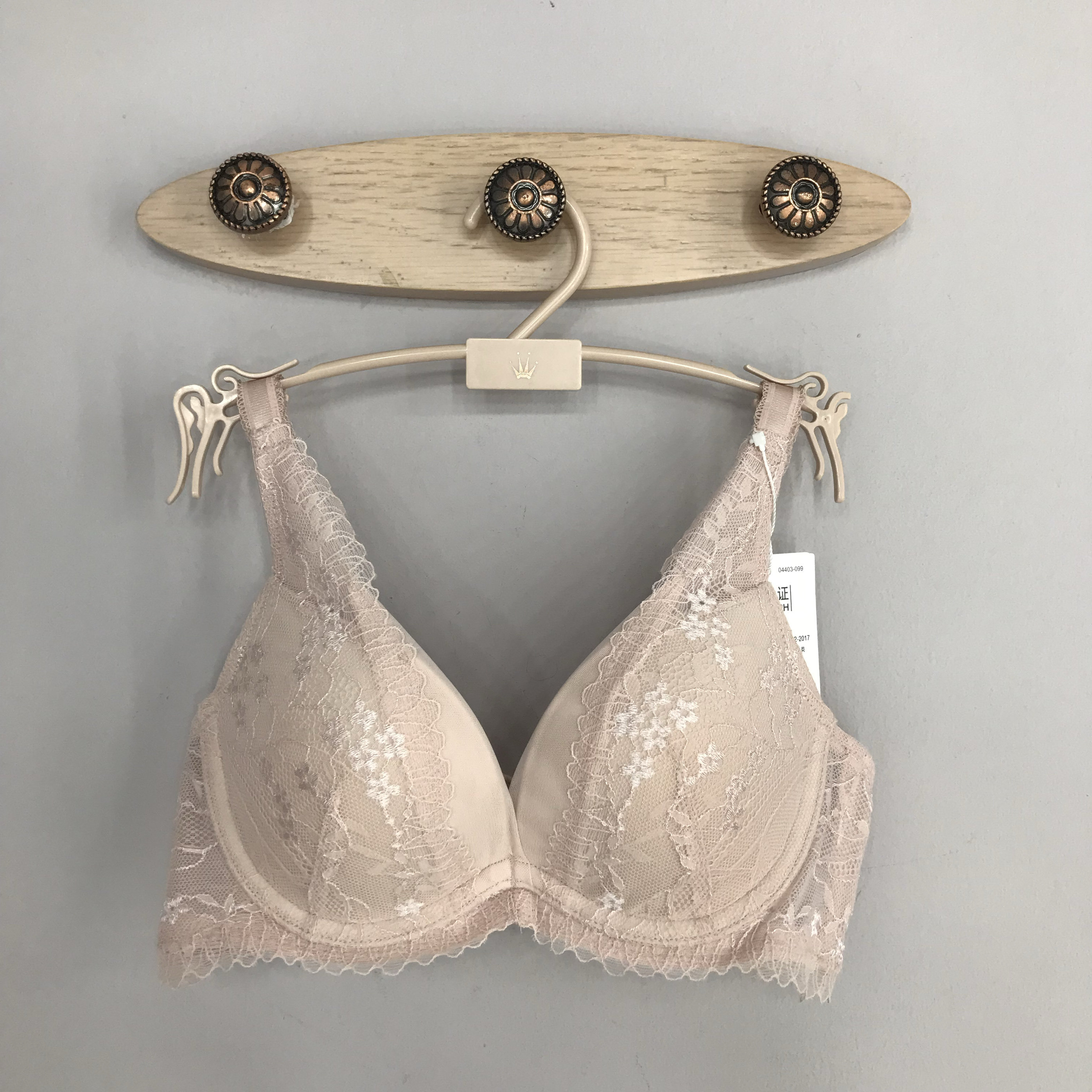 黛安芬空盈欣悦新品内衣女深V蕾丝透气软钢圈文胸16R9050