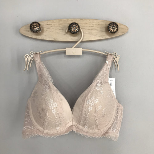 黛安芬空盈欣悦新品内衣女深V蕾丝透气软钢圈文胸16R9050