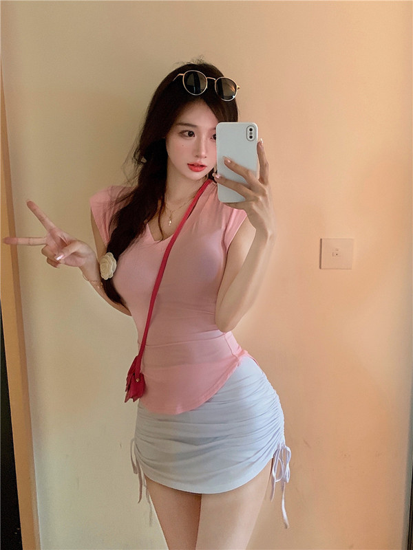 Real shot short sleeve V-neck slim ins fashion T-shirt + drawstring pleated hip skirt