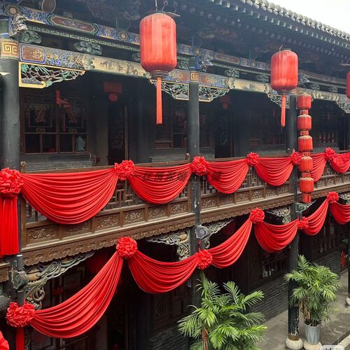 新年大红绸缎拉花路引护栏