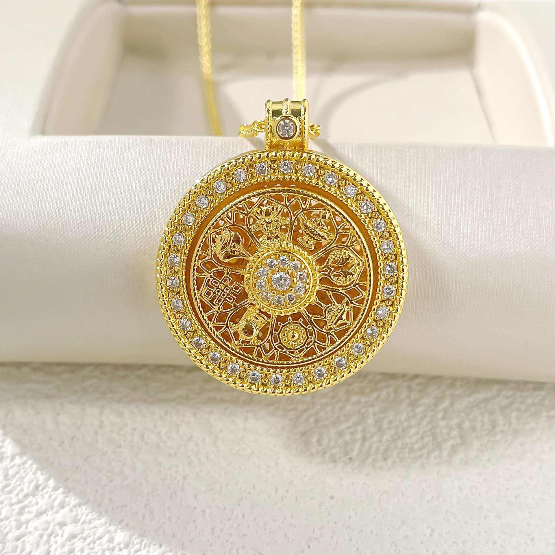 新中式圆形镶钻八宝罗盘项链