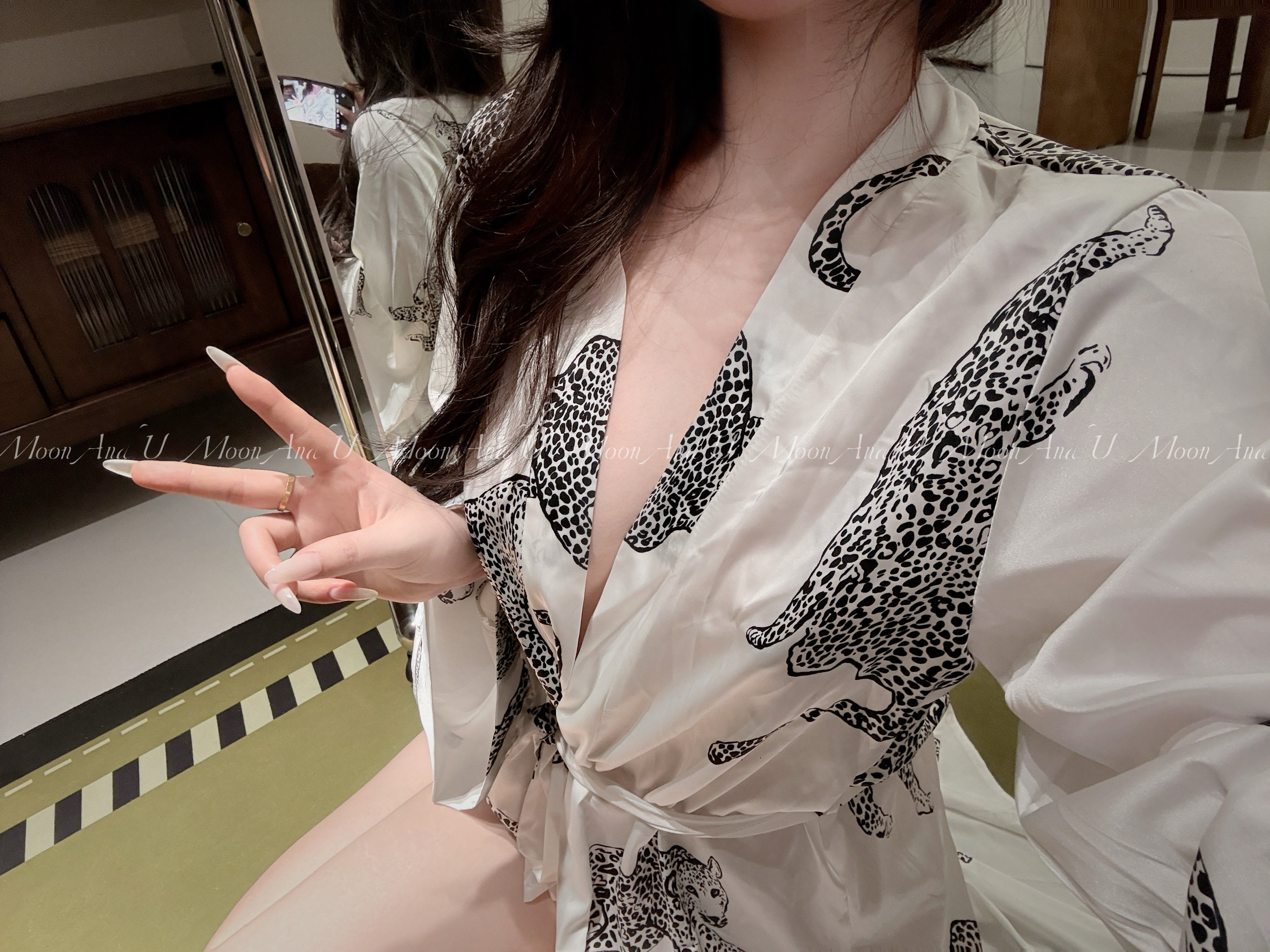 Moon And U【野性美豹】性感御姐风睡袍长袖缎面浴袍家居服