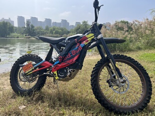 西安出租虬龙Surron轻蜂X电动越野摩托车租赁极蜂出租幼蜂摩托车