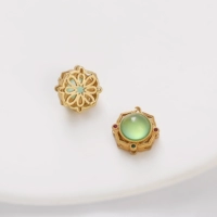 13 # золотисто-зеленое стекло | Бусины-спейсеры из медного песка и золота, ромбовидные цветы, размер 13х13мм, диаметр около 2мм, 1 шт.