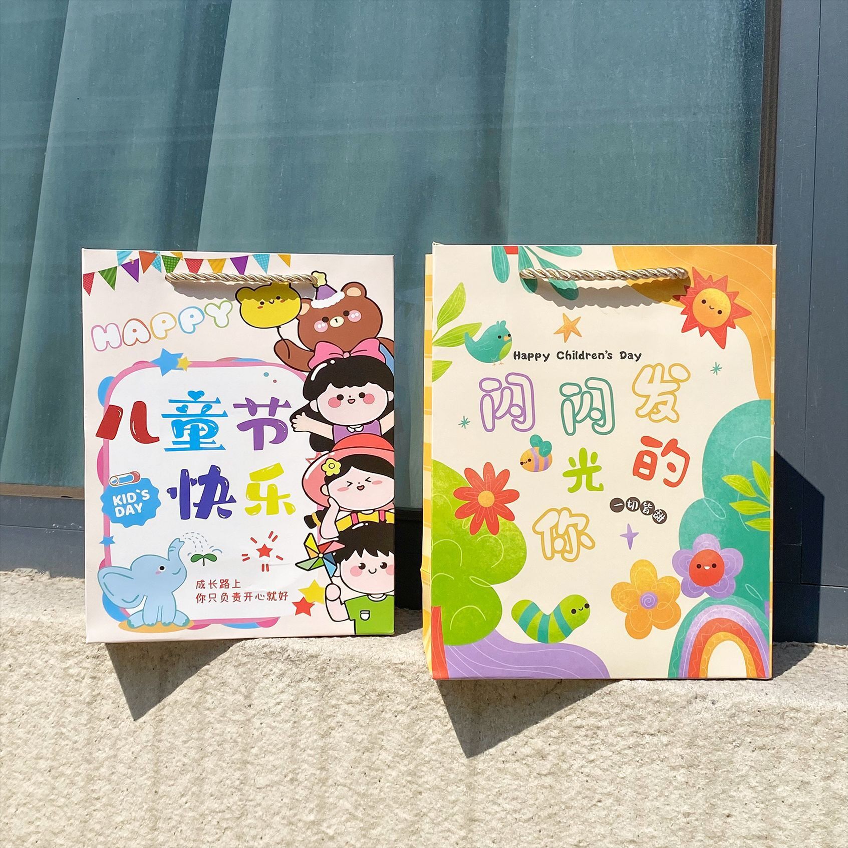 六一儿童节开学季学生玩具礼物糖果礼品袋子卡通可爱小手提纸袋