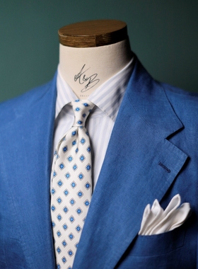 ilLupo 乳白色底 蓝色花纹 男士手工半内衬三褶真丝意式印花领带